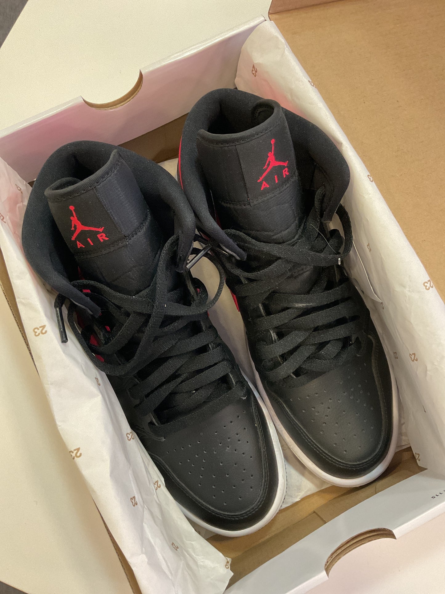 ZAPATILLAS NIKE AIR JORDAN 1 MID BLACK SIREN RED NUEVAS EN SU CAJA