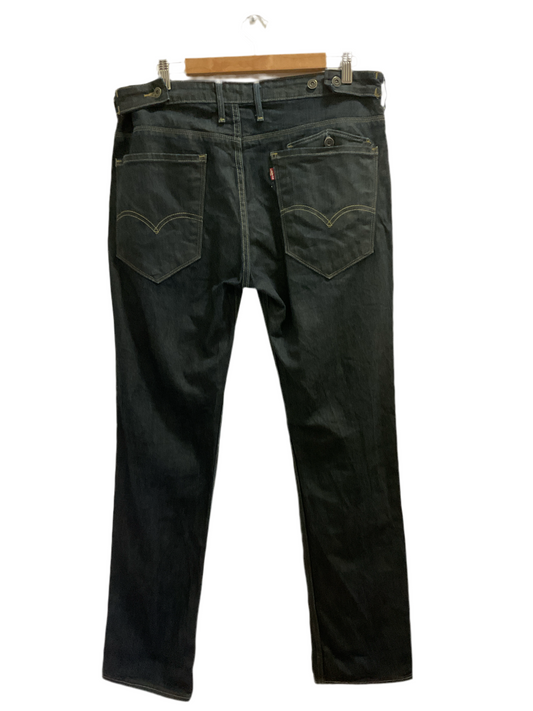 JEANS LEVIS RARE CON AJUSTADOR DE CINTURA