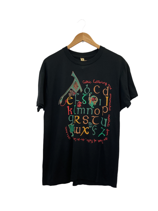 POLERA VINTAGE CELTIC LETTERING
