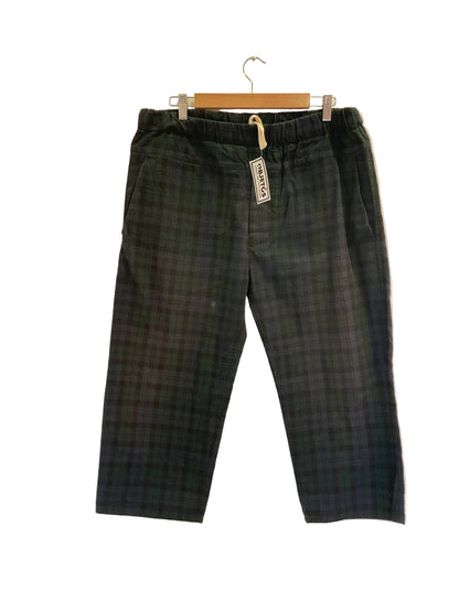 Pantalón Button one's lip