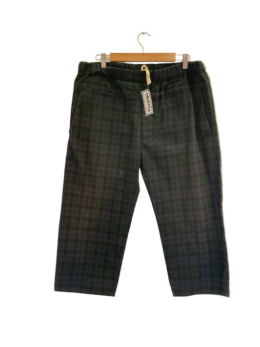 Pantalón Button one's lip