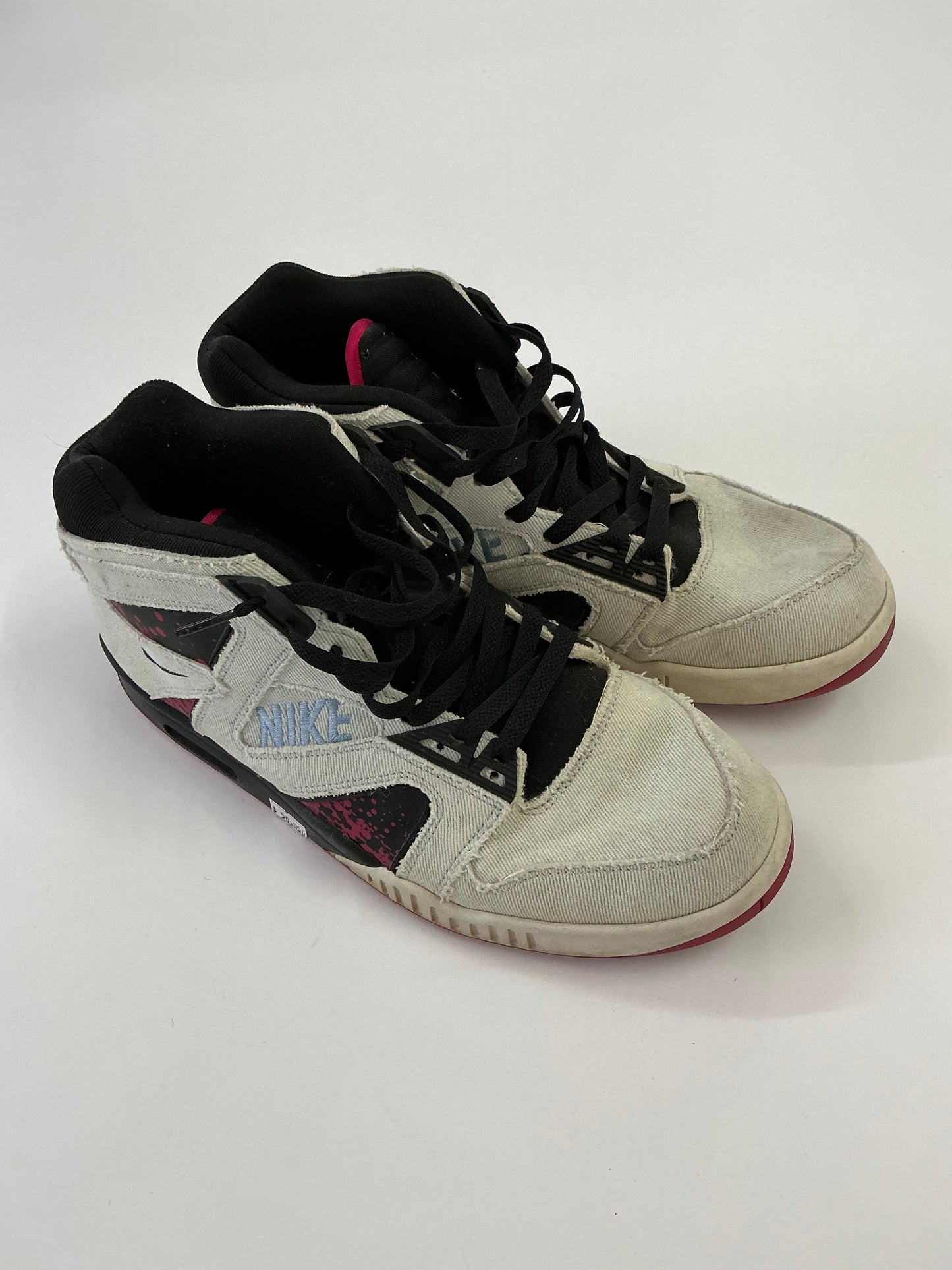 NIKE