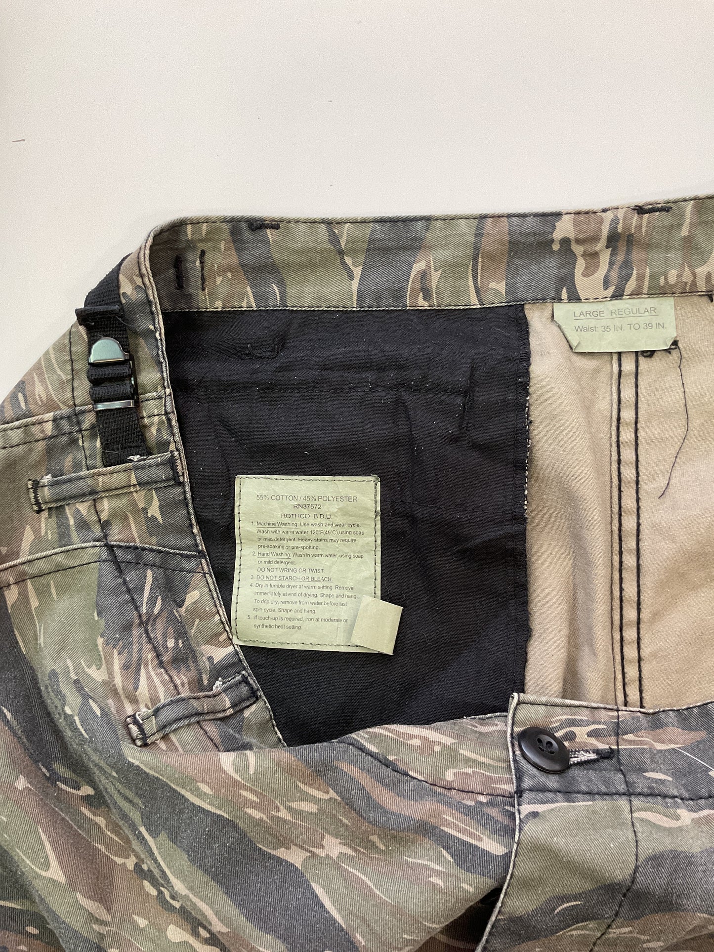 SHORT CAMO ROTHCO CON AJUSTADOR DE CINTURA